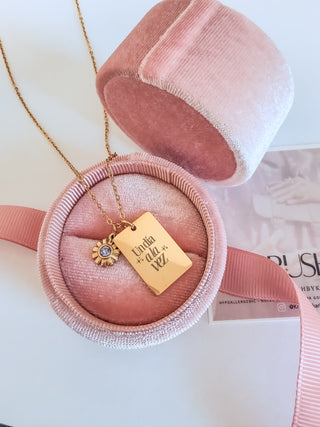 Un día a la vez collar